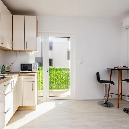 Ana Apartment *