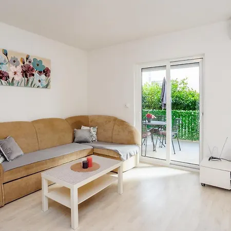 Ana Apartment *