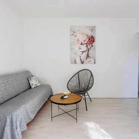 Ana Apartment *